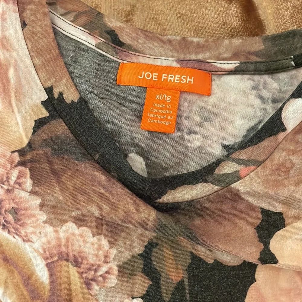 Womens Floral Tee Shirt - Picture 4 of 4